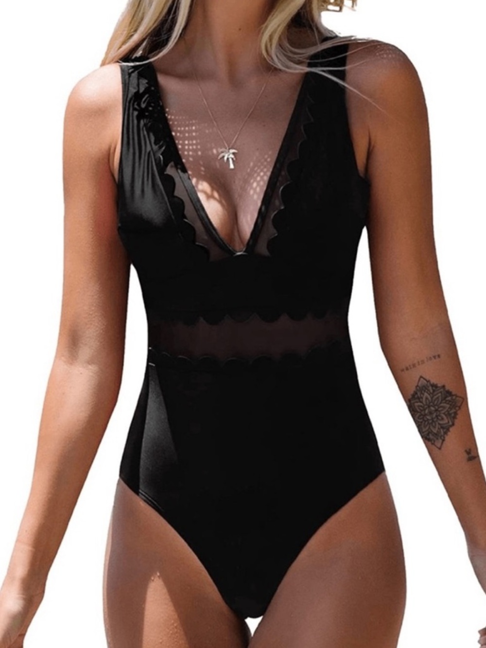 Cupshe Black Scalloped V‑Neck One‑Piece Swimsuit size Medium